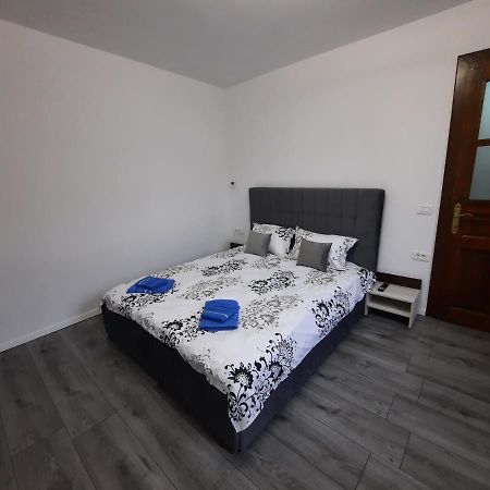 House Side By Side Apartment บราชอฟ ภายนอก รูปภาพ